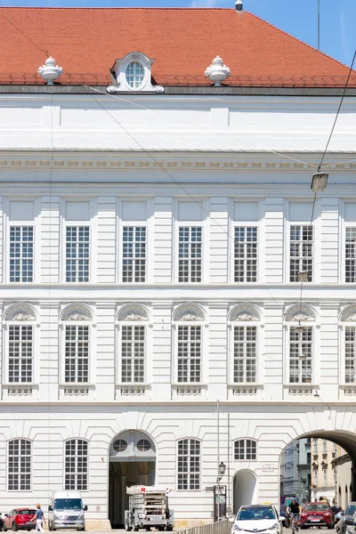 奥地利维也纳 2023年6月13日 维也纳市中心一座漂亮的旧建筑的立面 — 图库照片