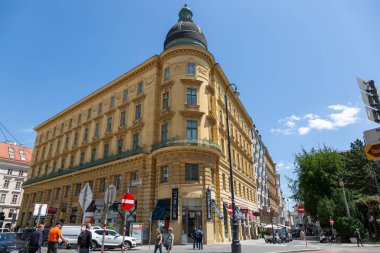 Viyana, Avusturya - 13 Haziran 2023: Viyana şehir merkezindeki Lobkowitzplatz binaları