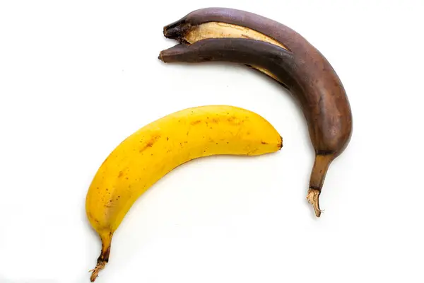 Rijp Gele Bruine Overrijpe Bananen Een Witte Achtergrond — Stockfoto