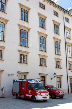 Viyana, Avusturya - 13 Haziran 2023: Viyana 'daki In der Burg meydanında Hofburg Viyana şirketi itfaiye ekibi