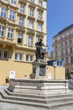 Viyana, Avusturya - 13 Haziran 2023: Viyana 'nın merkezindeki Graben Caddesi' ndeki Joseph Fountain
