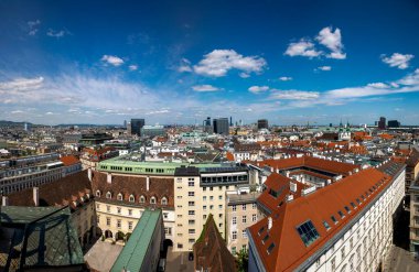 Viyana, Avusturya - 13 Haziran 2023: St. Stephen Katedrali 'nin gözlem güvertesinden Viyana manzarası