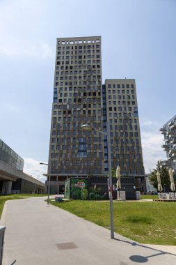 Viyana, Avusturya - 14 Haziran 2023: Viyana 'daki Asperner Gölü yakınlarındaki Seestadt yerleşim yeri