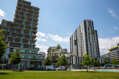 Viyana, Avusturya - 14 Haziran 2023: Viyana 'daki Asperner Gölü yakınlarındaki Seestadt yerleşim yeri