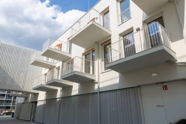 Viyana, Avusturya - 13 Haziran 2023: Viyana 'daki modern konut binası