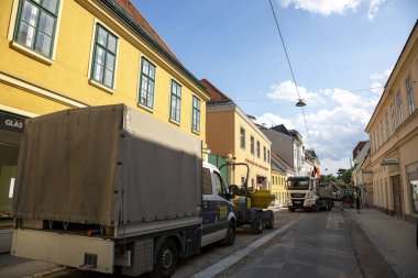 Viyana, Avusturya - 13 Haziran 2023: Merkezdeki sokaklardan birinde onarım çalışmaları