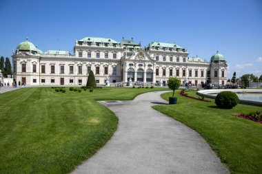 Viyana, Avusturya - 15 Haziran 2023: Yukarı Belvedere Binası Viyana 'da tarihi bir bina kompleksi.