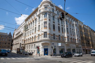 Viyana, Avusturya - 15 Haziran 2023: Viyana 'da Fasangasse ve Mohsgasse caddelerinin kesiştiği ev