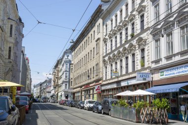 Viyana, Avusturya - 13 Haziran 2023: Viyana sokaklarından birinin manzarası