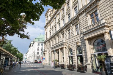 Viyana, Avusturya - 13 Haziran 2023: Viyana sokaklarından birinin manzarası