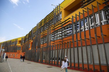 Viyana, Avusturya - 16 Haziran 2023: Viyana Ekonomi ve İş Üniversitesi kampüsünün kuzeybatı bölgesi