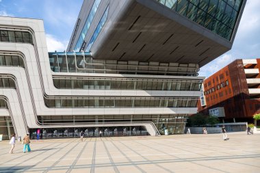 Viyana, Avusturya - 16 Haziran 2023: Viyana Ekonomi ve İş Üniversitesi Öğrenim Merkezi