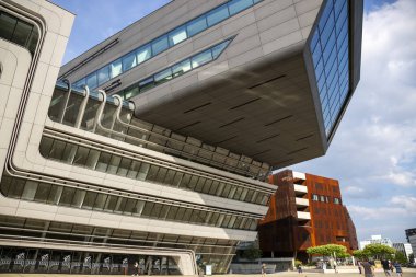 Viyana, Avusturya - 16 Haziran 2023: Viyana Ekonomi ve İş Üniversitesi Öğrenim Merkezi