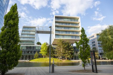 Viyana, Avusturya - 16 Haziran 2023: Viyana sokaklarındaki güzel binalar