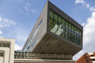 Viyana, Avusturya - 16 Haziran 2023: Viyana Ekonomi ve İş Üniversitesi Öğrenim Merkezi