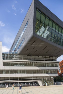 Viyana, Avusturya - 16 Haziran 2023: Viyana Ekonomi ve İş Üniversitesi Öğrenim Merkezi