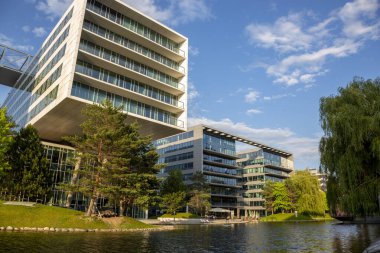 Viyana, Avusturya - 16 Haziran 2023: Viyana sokaklarındaki güzel binalar