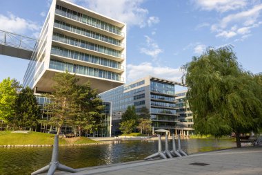 Viyana, Avusturya - 16 Haziran 2023: Viyana sokaklarındaki güzel binalar