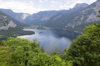 Gözlem güvertesinden Lake Hallstatter görüntüsü