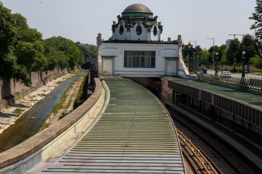 Viyana 'daki Hietzing metro istasyonunun görüntüsü