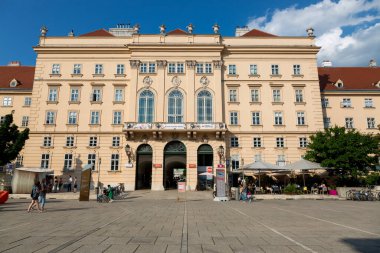 Viyana, Avusturya - 13 Haziran 2023: Viyana sokaklarından birinin manzarası