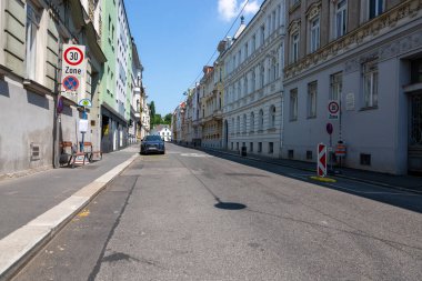 Viyana, Avusturya - 13 Haziran 2023: Viyana sokaklarından birinin manzarası