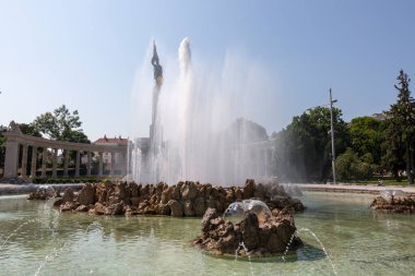 Viyana, Avusturya - 19 Haziran 2023: Schwarzenberg Meydanı 'ndaki Kızıl Ordu Kahramanları Anıtı