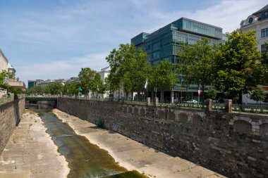 Viyana, Avusturya - 19 Haziran 2023: Viyana Wiental Kanalı