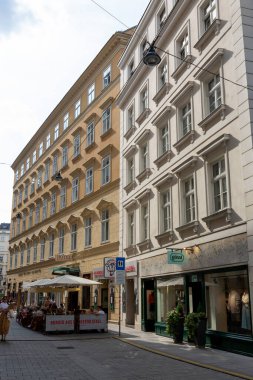 Viyana, Avusturya - 18 Haziran 2023: Viyana sokaklarından birinin manzarası