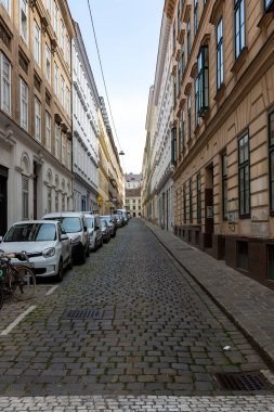 Viyana, Avusturya - 18 Haziran 2023: Viyana sokaklarından birinin manzarası