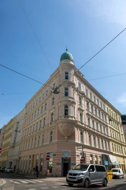 Viyana, Avusturya - 18 Haziran 2023: Viyana sokaklarından birinin manzarası