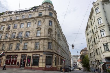 Viyana, Avusturya - 18 Haziran 2023: Viyana sokaklarından birinin manzarası