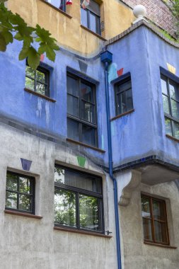 Viyana, Avusturya - 22 Haziran 2023: Viyana 'nın en alışılmadık binası. Hundertwasser Evi 'nin Parçası