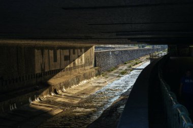 Avusturya 'nın başkenti Viyana' daki Viyana nehir yatağının manzarası