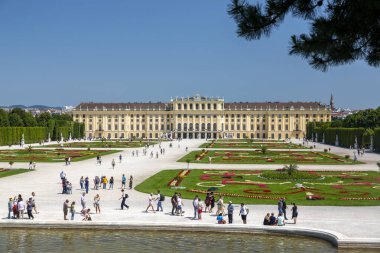 Viyana, Avusturya - 18 Haziran 2023 Yaz İmparatorluk Sarayı Schoenbrunn