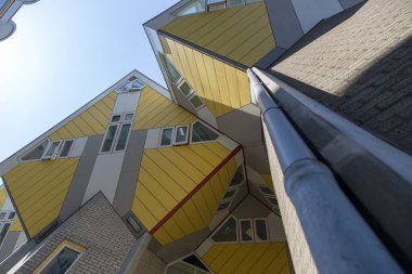 Rotterdam, Hollanda - 3 Temmuz 2018: Küp ev - Rotterdam 'ın orijinal simgesi