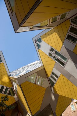 Rotterdam, Hollanda - 3 Temmuz 2018: Küp ev - Rotterdam 'ın orijinal simgesi