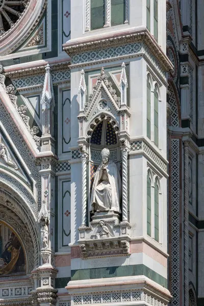 Floransa, İtalya - 21 Ağustos 2019: İtalya 'daki Floransa' da Aziz Mary Katedrali 'nin bir parçası