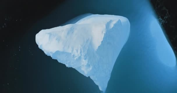 Obrovský Ledovec Modrém Vzduchu Shora Dolů Dech Beroucí Scéna Antarktického — Stock video