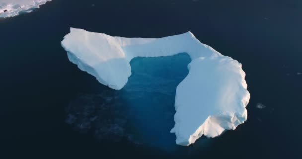 Schmelzende Arktische Eisberge Aus Der Luft Gletscher Schwimmen Meerwasser Klimawandel — Stockvideo