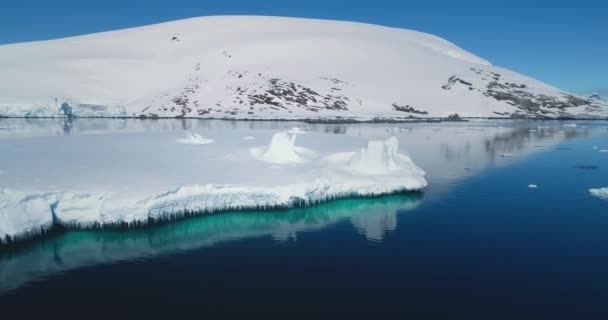 Zimní Arktická Krajina Problémem Globálního Oteplování Ledovcové Rampouchy Tající Modré — Stock video
