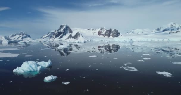 Kutup Yazında Antarktika Okyanus Manzarasını Eritiyor Karla Kaplı Dağlar Güneşli — Stok video