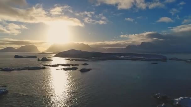 Параллакс Закат Над Снежным Островом Антарктиды Вид Воздуха Высокой Скорости — стоковое видео