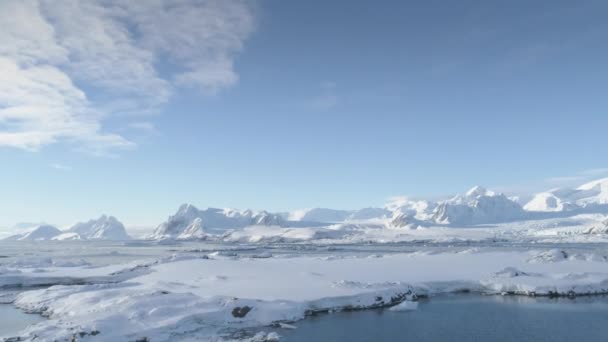 Arktická Polární Mountain Pobřeží Timelapse Letecký Pohled Zasněžené Přehled Krajina — Stock video