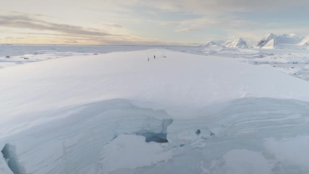 Jégbarlang Fehér Gleccserben Antarktiszi Félszigeten Légi Felvétel Közelről Antarktisz Panorámás — Stock videók
