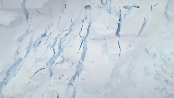 Воздушный Вид Сверху Вниз Антарктический Ледяной Полюс Эрозией Фоне Сцены — стоковое видео