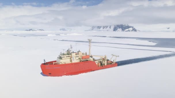 Красный Антарктический Ледокол Разбивает Лёд Вид Воздуха Laurence Gould Vessel — стоковое видео