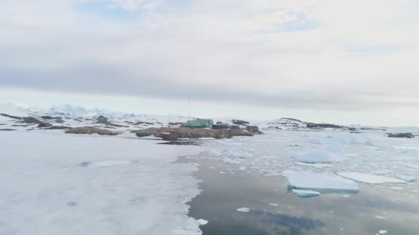 Antarktyczna Baza Polarna Stacja Vernadsky Powiększenie Lotnicze Zasięgu Wzroku Ocean — Wideo stockowe