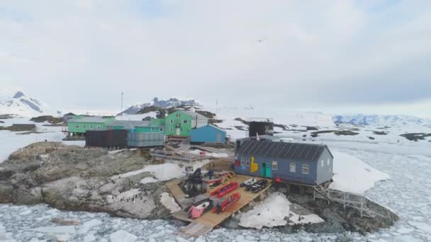 Полярна Антарктична База Вернадського Повітряне Збільшення Океанське Узбережжя Відкрита Вода — стокове відео
