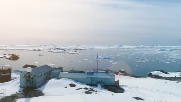 Исследуйте Антарктический Полуостров Вернадский Высоты Птичьего Полета Антарктическое Побережье Океана — стоковое видео